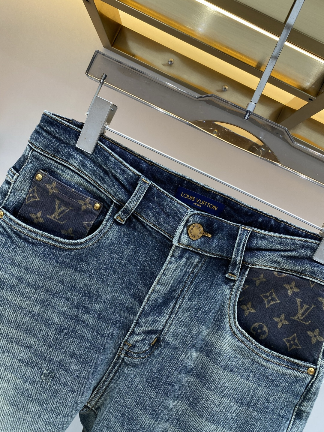 《𝙉𝙚𝙬🖤❤️驴家》2026春款重工水洗休闲牛仔裤，进口原版水洗弹力面料，舒适有弹性，独特设计，版型超正