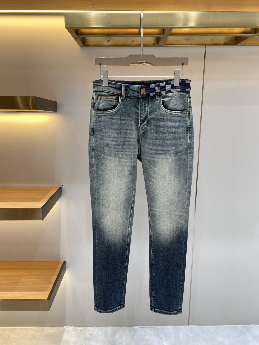 《𝙉𝙚𝙬🖤❤️驴家》2026春款重工水洗休闲牛仔裤，进口原版水洗弹力面料，舒适有弹性，独特设计，版型超正