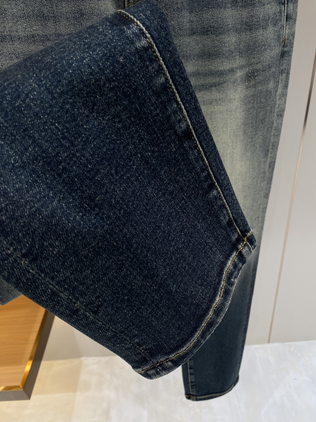 《𝙉𝙚𝙬🖤❤️驴家》2026春款重工水洗休闲牛仔裤，进口原版水洗弹力面料，舒适有弹性，独特设计，版型超正