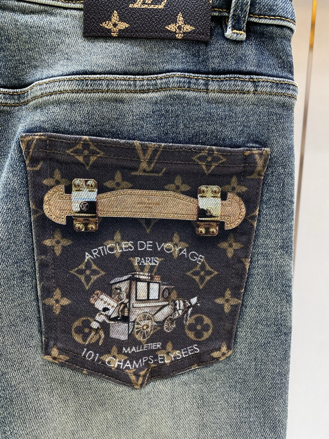 《𝙉𝙚𝙬🖤❤️驴家》2026春款重工水洗休闲牛仔裤，进口原版水洗弹力面料，舒适有弹性，独特设计，版型超正