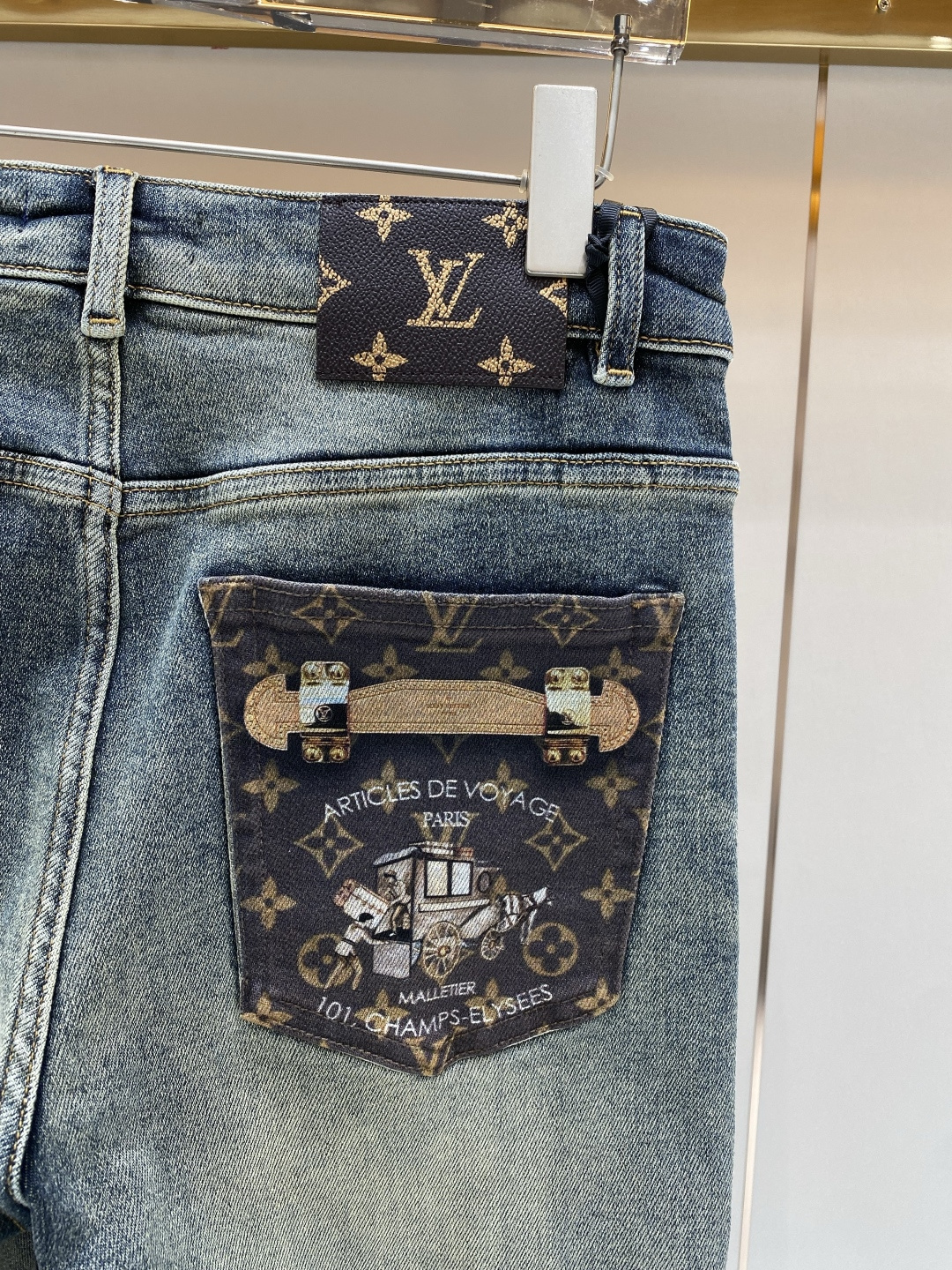 《𝙉𝙚𝙬🖤❤️驴家》2026春款重工水洗休闲牛仔裤，进口原版水洗弹力面料，舒适有弹性，独特设计，版型超正