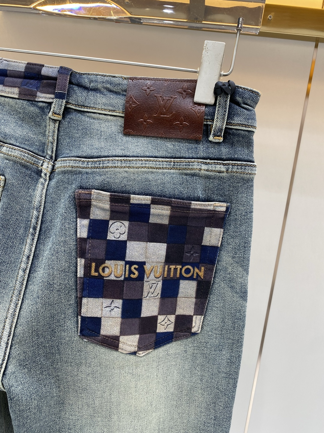 《𝙉𝙚𝙬🖤❤️驴家》2026春款重工水洗休闲牛仔裤，进口原版水洗弹力面料，舒适有弹性，独特设计，版型超正