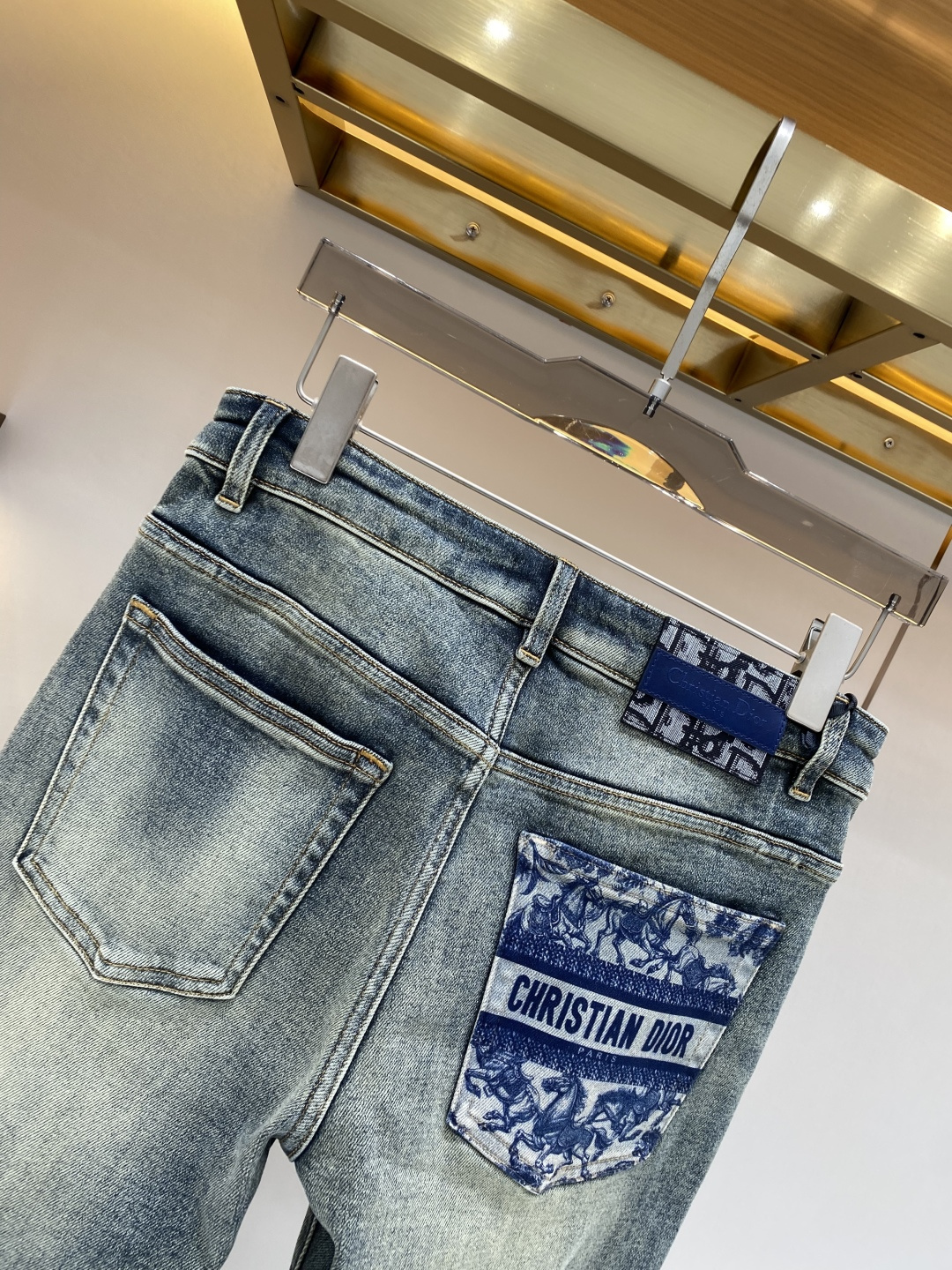 《𝙉𝙚𝙬🖤❤️迪家》2026春款重工水洗休闲牛仔裤，进口原版水洗弹力面料，舒适有弹性，独特设计，版型超正