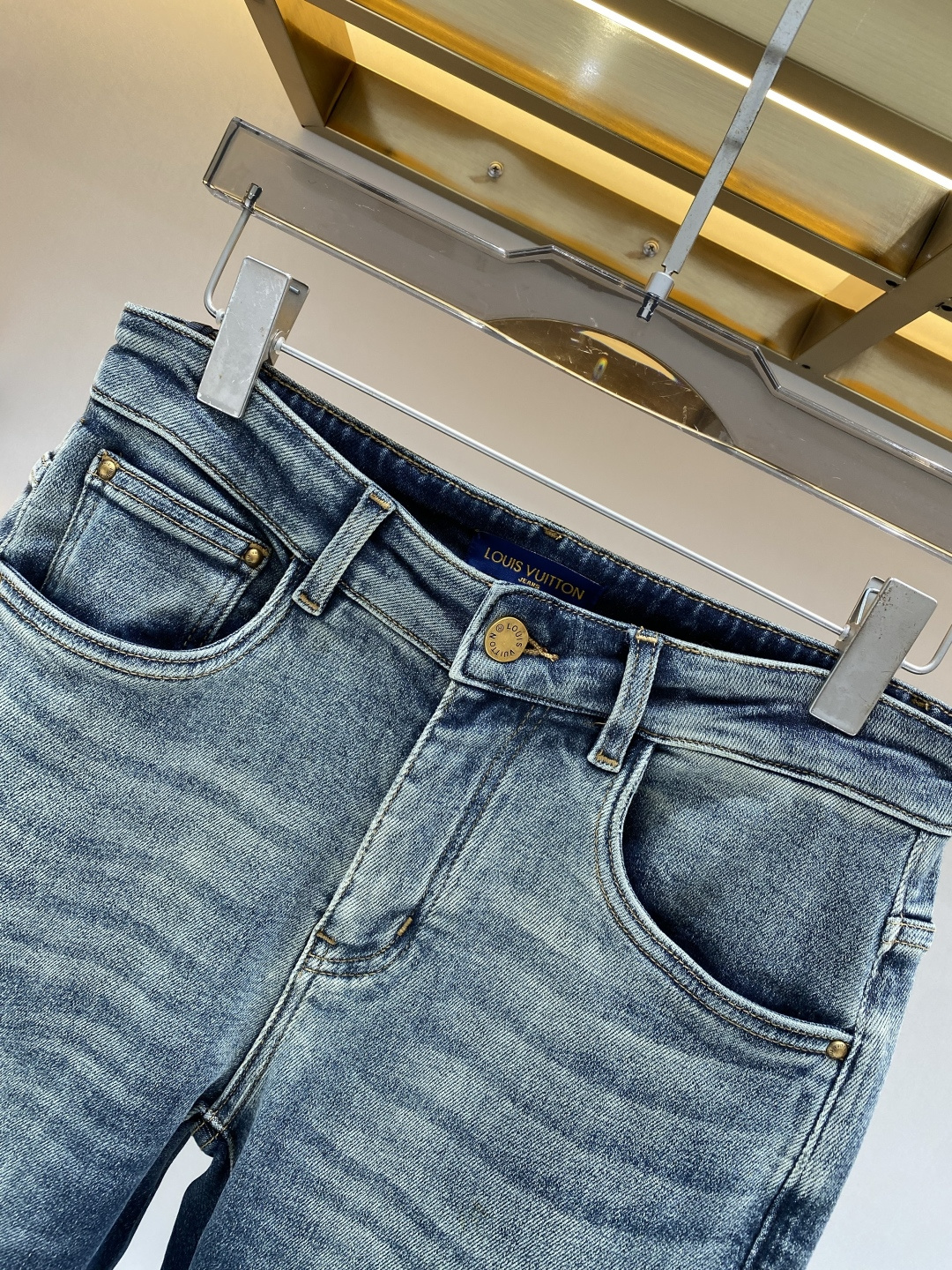 《𝙉𝙚𝙬🖤❤️驴家》2026春款重工水洗休闲牛仔裤，进口原版水洗弹力面料，舒适有弹性，独特设计，版型超正