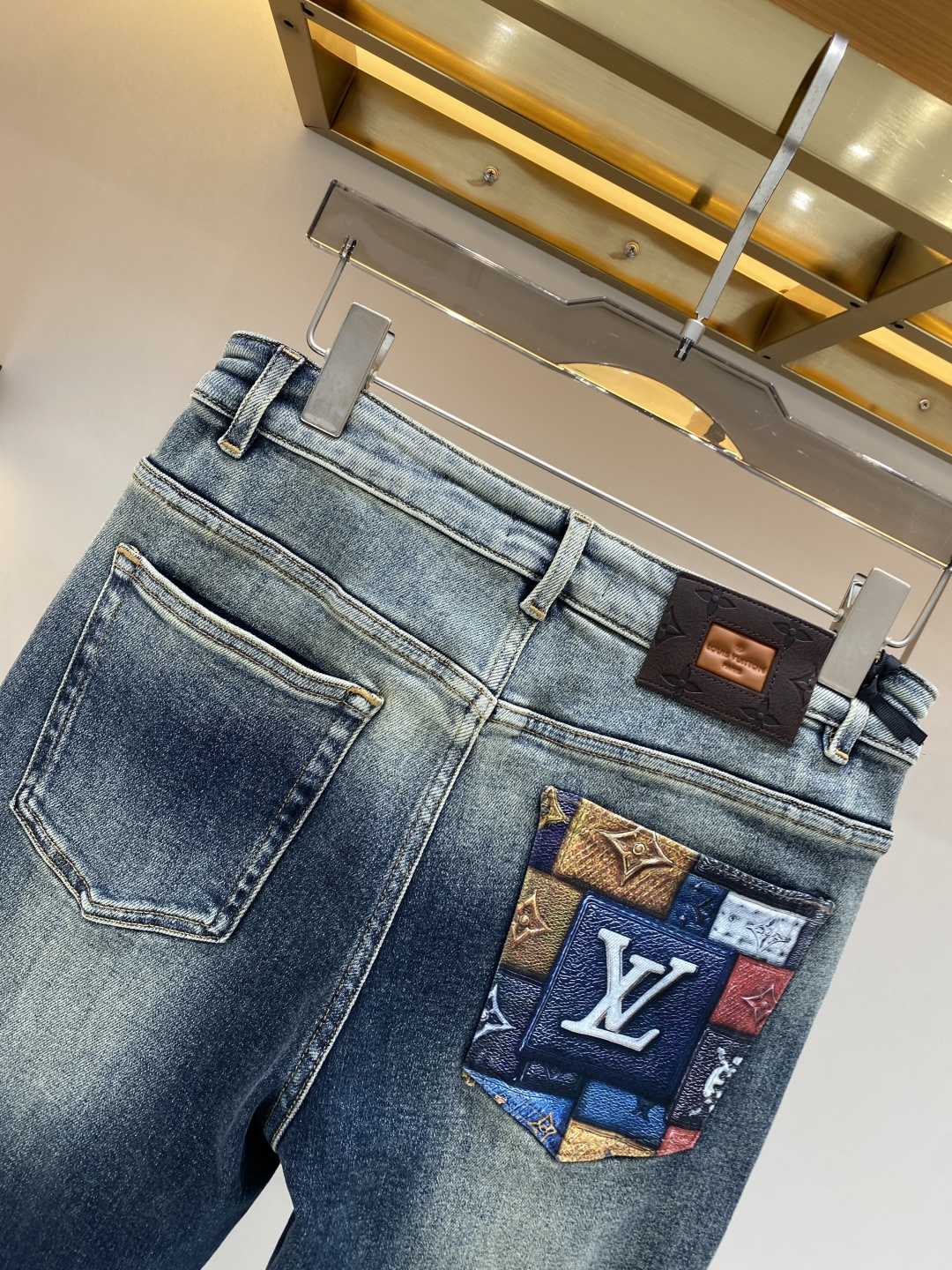 《𝙉𝙚𝙬🖤❤️驴家》2026春款重工水洗休闲牛仔裤，进口原版水洗弹力面料，舒适有弹性，独特设计，版型超正