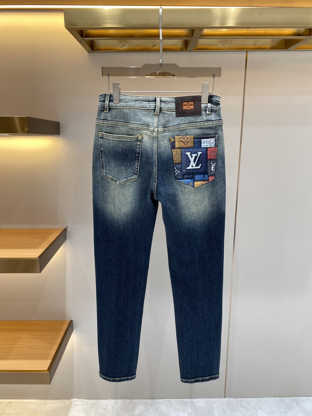 NO:726418,Support after-sales service after the year 'Donkey Family' 2026 spring heavy-duty washed casual jeans, imported original washed stretch fabric, comfortable and elastic, unique design, super correct fit, comfortable and breathable, extremely high grade, counter quality, handsome upper body, code number 29-36 next day,, louis vuitton, louis vuitton, jeans,19860909支持年后售后 《驴家》 2026春款重工水洗休闲牛仔裤,进口原版水洗弹力面料,舒适有弹性,独特设计,版型超正,舒适透气,档次极高,专柜品质,上身帅气十足,码数29-36隔天,,louis vuitton,louis vuitton,jeans,,Men's clothing