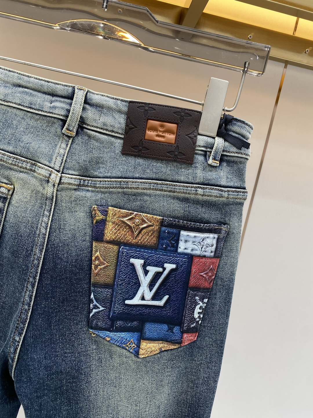 《𝙉𝙚𝙬🖤❤️驴家》2026春款重工水洗休闲牛仔裤，进口原版水洗弹力面料，舒适有弹性，独特设计，版型超正