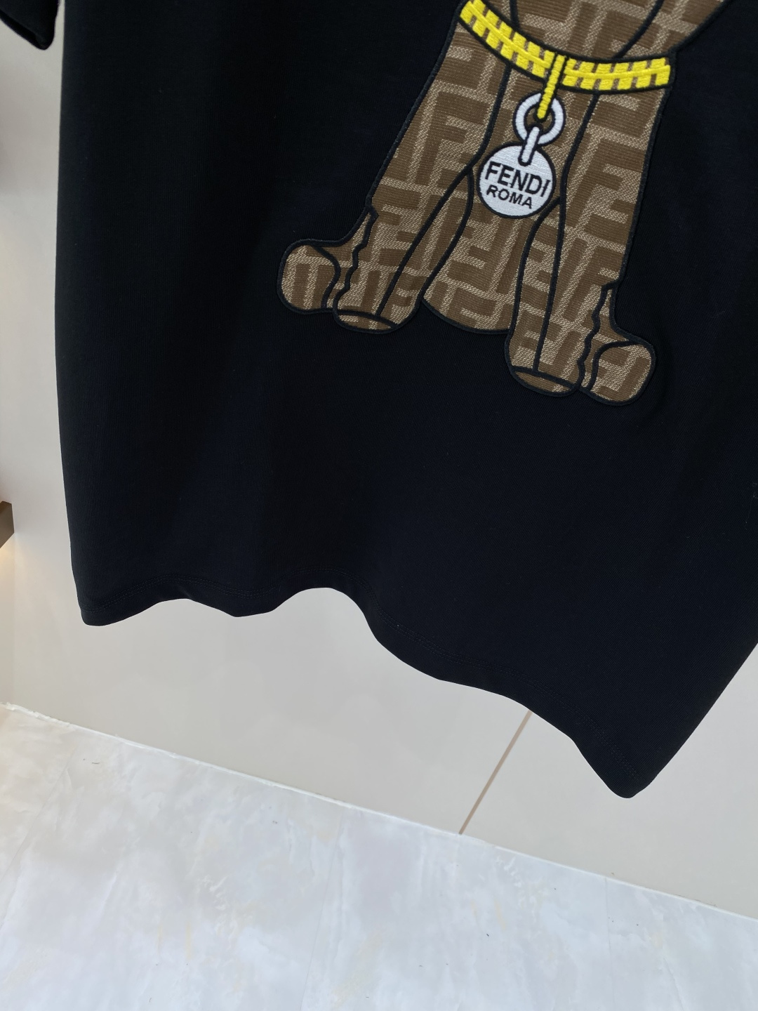 《𝙉𝙚𝙬🖤❤️芬家》2026新款首发专柜最新款短袖圆领T恤 高端订制 设计前卫时尚！刺绣品牌logo工艺