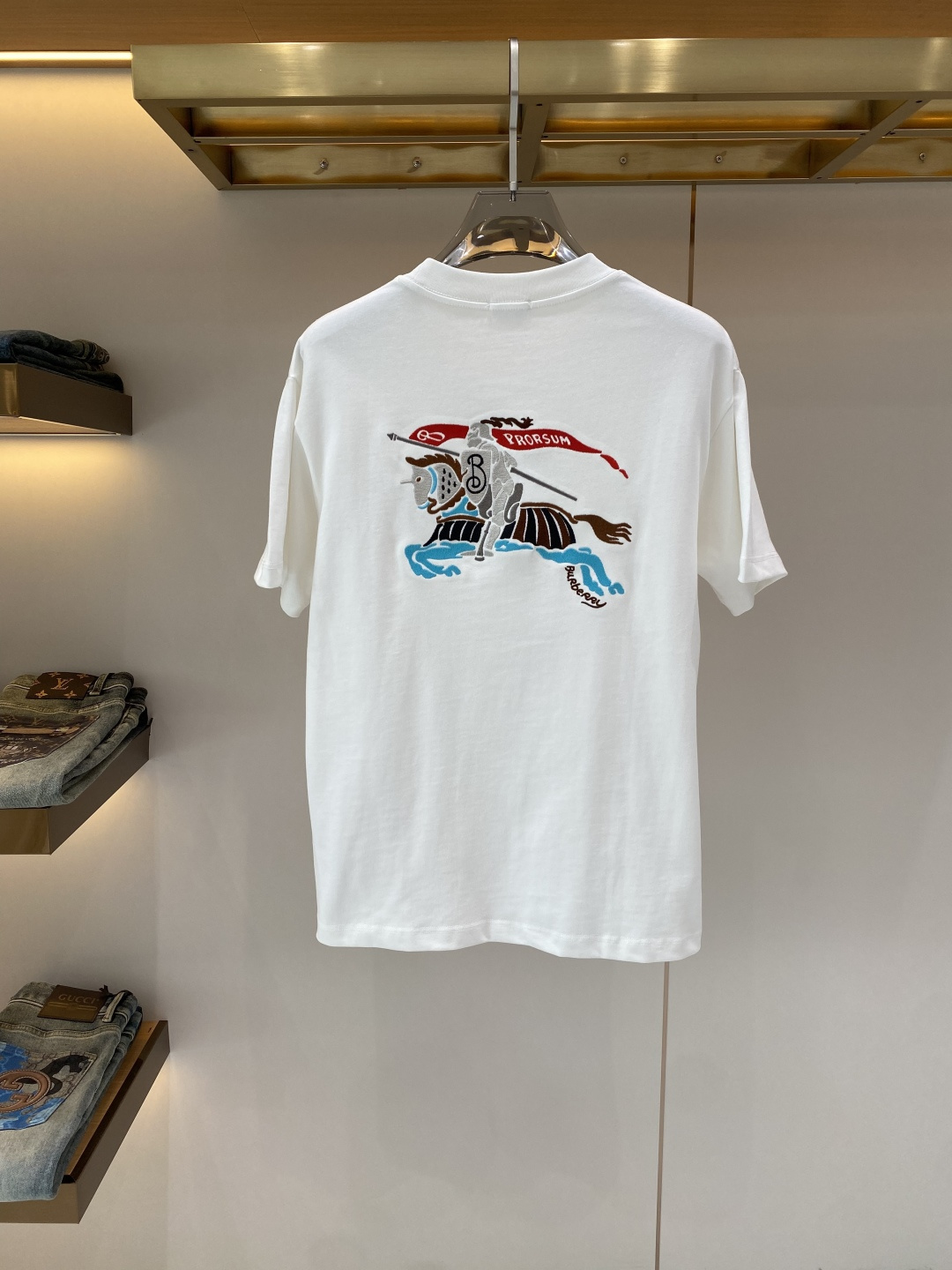 《𝙉𝙚𝙬🖤❤️巴家》2026ss新品时尚休闲圆领休闲精纺短袖 奢华经典元素设计！刺绣重工的工艺 专柜尺码