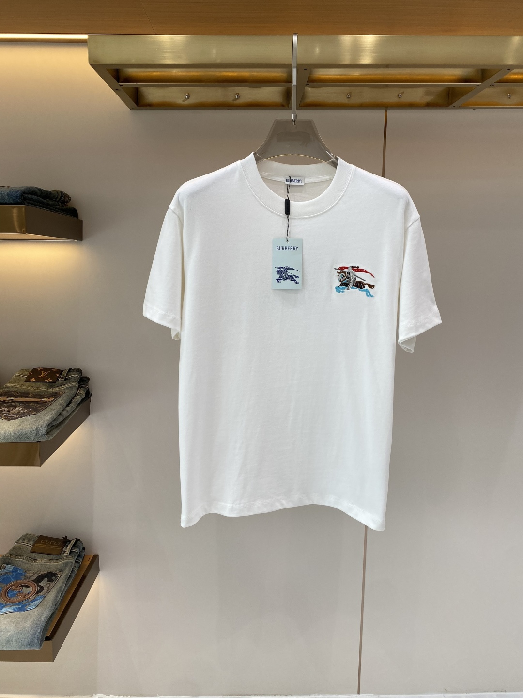《𝙉𝙚𝙬🖤❤️巴家》2026ss新品时尚休闲圆领休闲精纺短袖 奢华经典元素设计！刺绣重工的工艺 专柜尺码