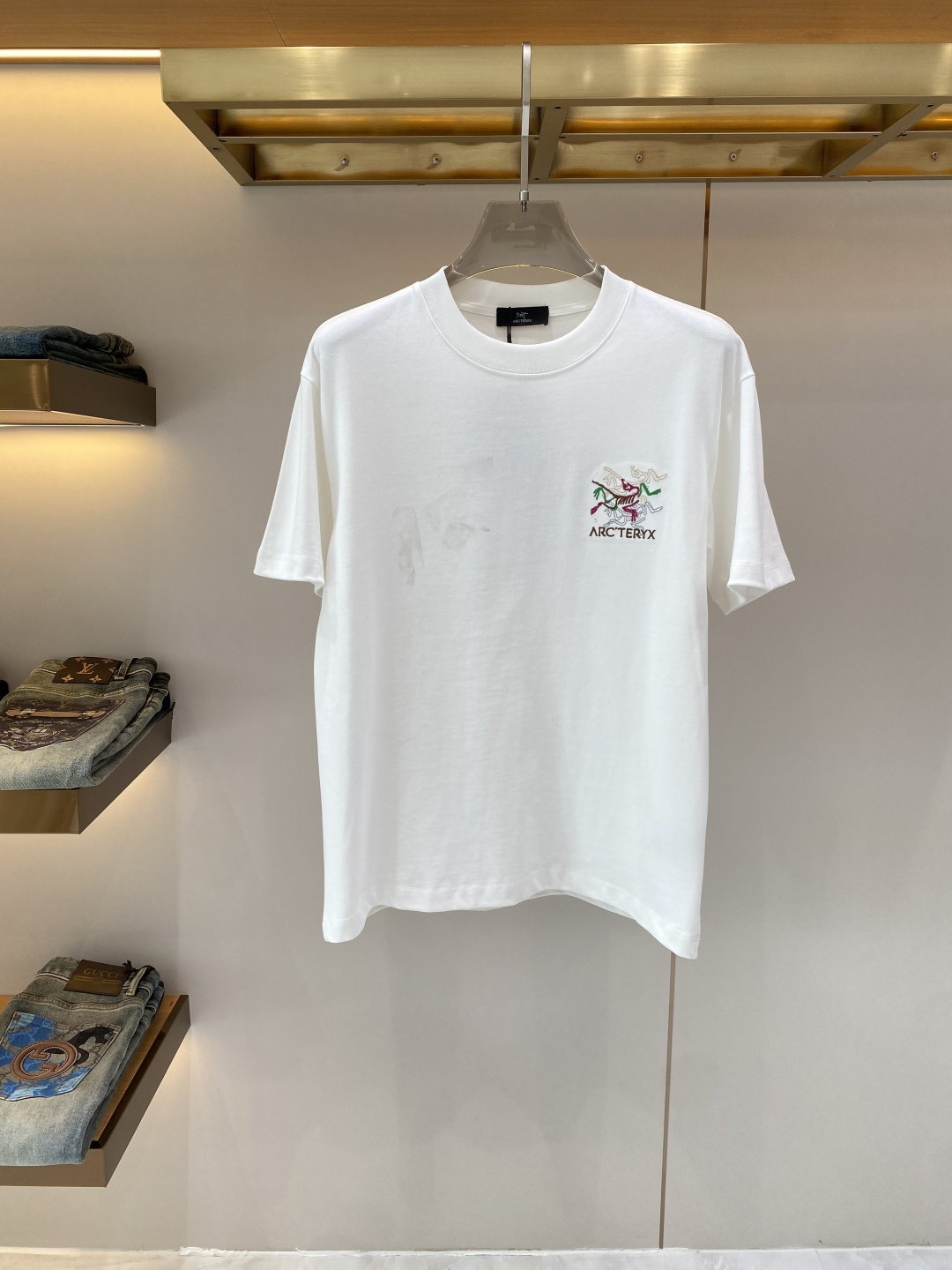《𝙉𝙚𝙬🖤❤️鸟家》2026ss新品时尚休闲圆领休闲精纺短袖 奢华经典元素设计！刺绣重工的工艺 专柜尺码