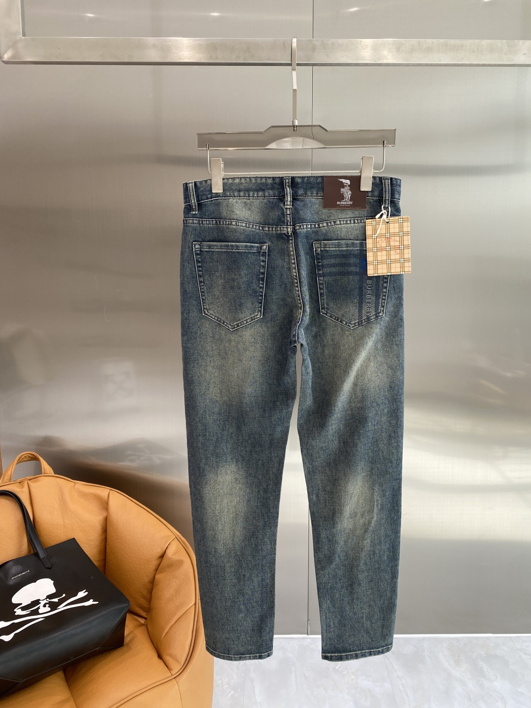 NO:730014,Support after-sales service after the year 'Bajia' 2026 spring style washed casual jeans, imported original washed stretch fabric, comfortable and elastic, unique design, super correct fit, comfortable and breathable, extremely high grade, counter quality, handsome upper body, size 29-36 next day,, burberry, jeans,19860909支持年后售后 《巴家》 2026春款水洗休闲牛仔裤,进口原版水洗弹力面料,舒适有弹性,独特设计,版型超正,舒适透气,档次极高,专柜品质,上身帅气十足,码数29-36隔天,,burberry,jeans,,Men's clothing