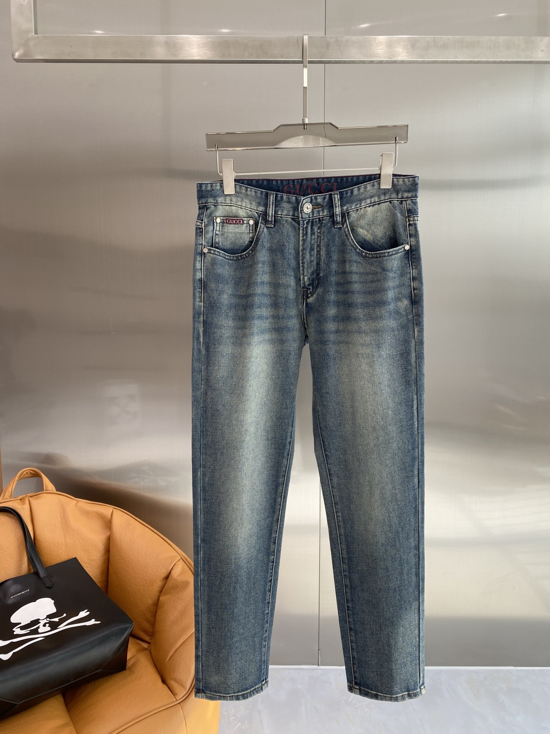 NO:730036,Support after-sales service after the year 'Gujia' 2026 spring style washed casual jeans, imported original washed stretch fabric, comfortable and elastic, unique design, super correct fit, comfortable and breathable, extremely high grade, counter quality, handsome upper body, size 29-36, next day,,gucci,jeans,19860909支持年后售后 《古家》 2026春款水洗休闲牛仔裤,进口原版水洗弹力面料,舒适有弹性,独特设计,版型超正,舒适透气,档次极高,专柜品质,上身帅气十足,码数29-36隔天,,gucci,jeans,,Men's clothing