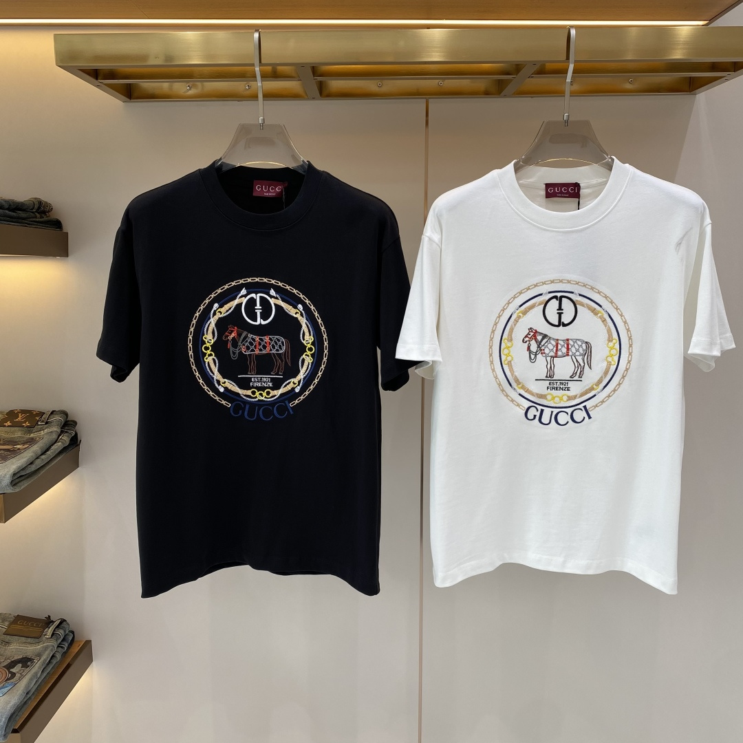 NO:735771,Spring new product after-sales 'Gujia' 2026 new launch counter latest short-sleeved round neck T-shirt, high-end custom design, avant-garde and fashionable!  Embroidery brand logo process design, high-end customized fabrics. Soft feel. Comfortable to wear. Counter-level exquisite stitching. Fine workmanship. The upper body effect is incomparably handsome!  A must-have item for a stylish man!  Size S-XXL next day,,gucci,T-shirt,tees,t-shirt,19860909开春新品售后 《古家》 2026新款首发专柜最新款短袖圆领T恤 高端订制 设计前卫时尚！刺绣品牌logo工艺设计 高端定制面料.手感柔软.穿着舒适.专柜级别精致车线.做工精细.上身效果无敌帅气！型男必备单品！码数S-XXL 隔天,,gucci,T-shirt,tees，t-shirt,,Men's clothing