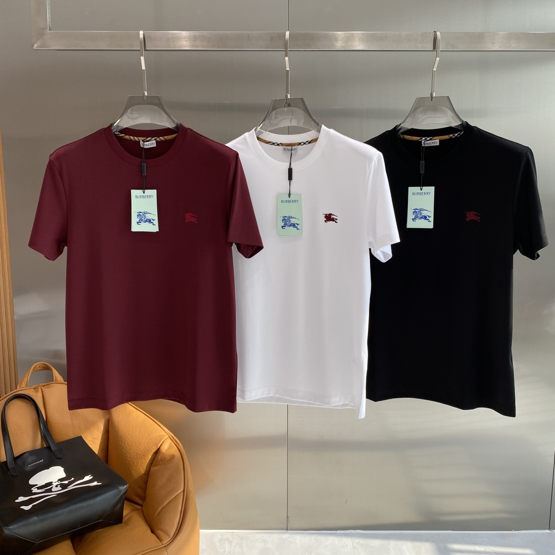 NO:730049,Support after-sales service after the new year 'Bajia' 26SS new spring and summer short-sleeved, the highest version of custom-made high-end mercerized cotton fabric, simple and fashionable, the color is super beautiful!  Classic logo design, simple and elegant style!  Full of high-end feel, can be worn in all seasons. Simple European style, simple and elegant, the same style is on sale on the official website. Size M-3XL next day, burberry, T-shirt,19860909支持年后售后 《巴家》 26SS新款春夏短袖 最高版本客供定制高端丝光棉面料 简单时尚款,配色超级好看！经典logo的设计 简单大方的款式！满满的高级感,四季可穿.简欧风格,简洁大气,官网同款在售.码数M-3XL隔天,,burberry,T-shirt,,Men's clothing