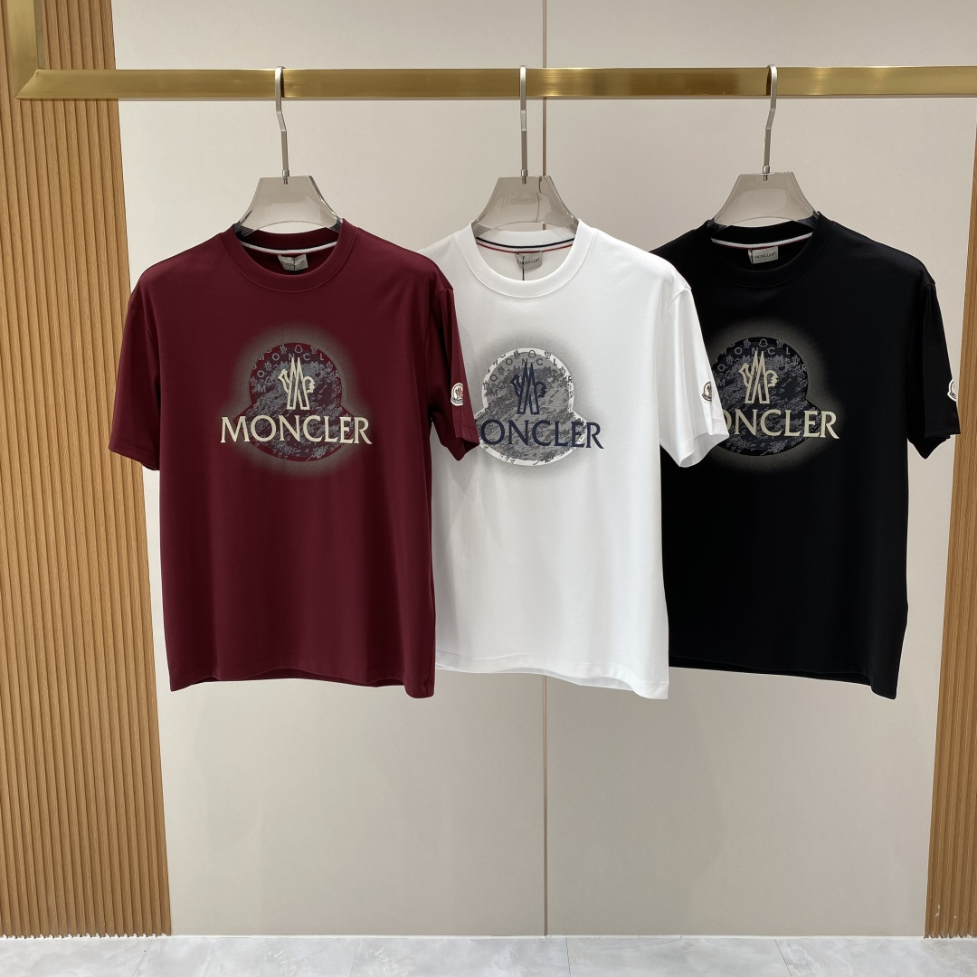 NO:730056,Support after-sales after-sales 'Mengjia' 26SS new spring and summer short-sleeved version. The highest version is customized with high-end mercerized cotton fabric. Simple and fashionable style, the color is super beautiful!  Classic logo design, simple and elegant style!  Full of high-end feel, can be worn in all seasons. Simple European style, simple and elegant, the same style is on sale on the official website. Size M-3XL, next day, T-shirt,19860909支持年后售后 《蒙家》 26SS新款春夏短袖 最高版本客供定制高端丝光棉面料 简单时尚款,配色超级好看！经典logo的设计 简单大方的款式！满满的高级感,四季可穿.简欧风格,简洁大气,官网同款在售.码数M-3XL隔天,,T-shirt,,Men's clothing