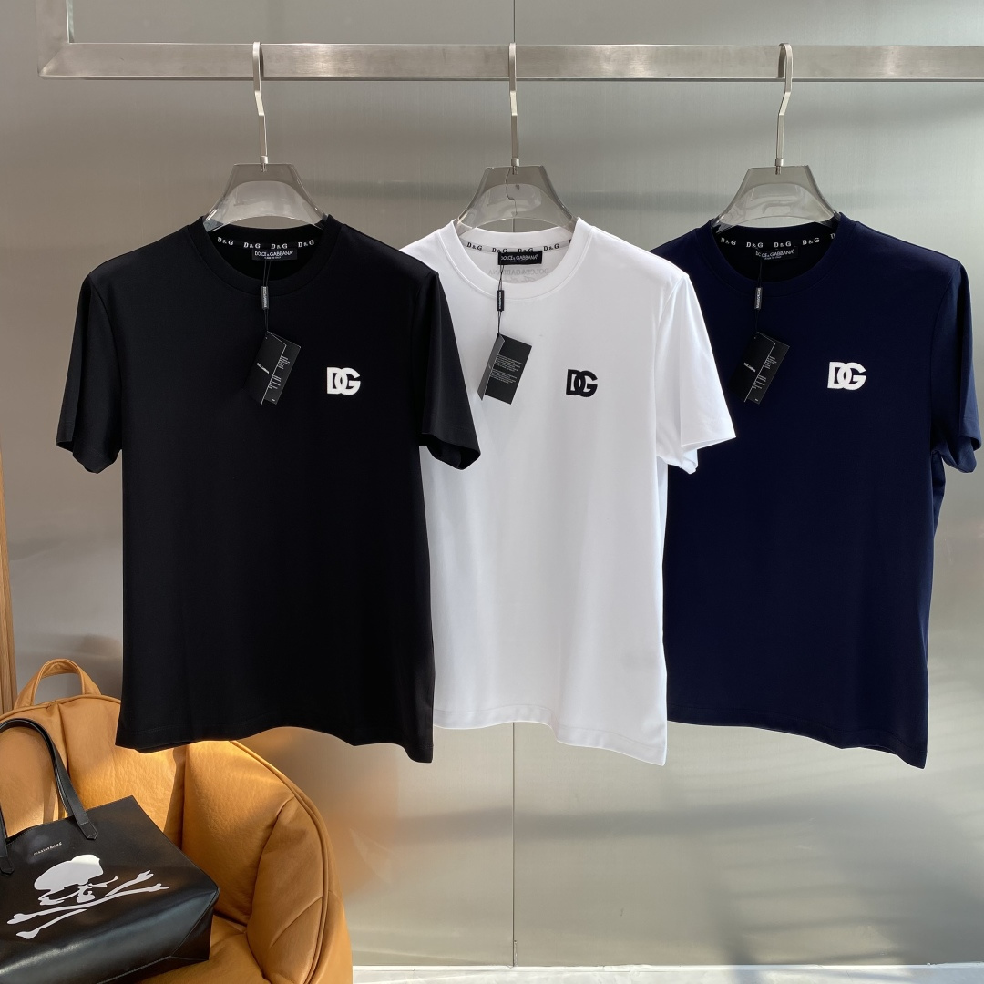 NO:842193,Support after-sales after-sales 'DG Home' 26SS new spring and summer short-sleeved version, the highest version of custom-made high-end mercerized cotton fabric, simple and fashionable, the color is super beautiful!  Classic logo design, simple and elegant style!  Full of high-end sense, can be worn in all seasons. Simple European style, simple and elegant, the same style is on sale on the official website. Size M-3XL next day, gucci, T-shirt,19860909支持年后售后 《DG家》 26SS新款春夏短袖 最高版本客供定制高端丝光棉面料 简单时尚款,配色超级好看！经典logo的设计 简单大方的款式！满满的高级感,四季可穿.简欧风格,简洁大气,官网同款在售.码数M-3XL隔天,,gucci,T-shirt,,Men's clothing