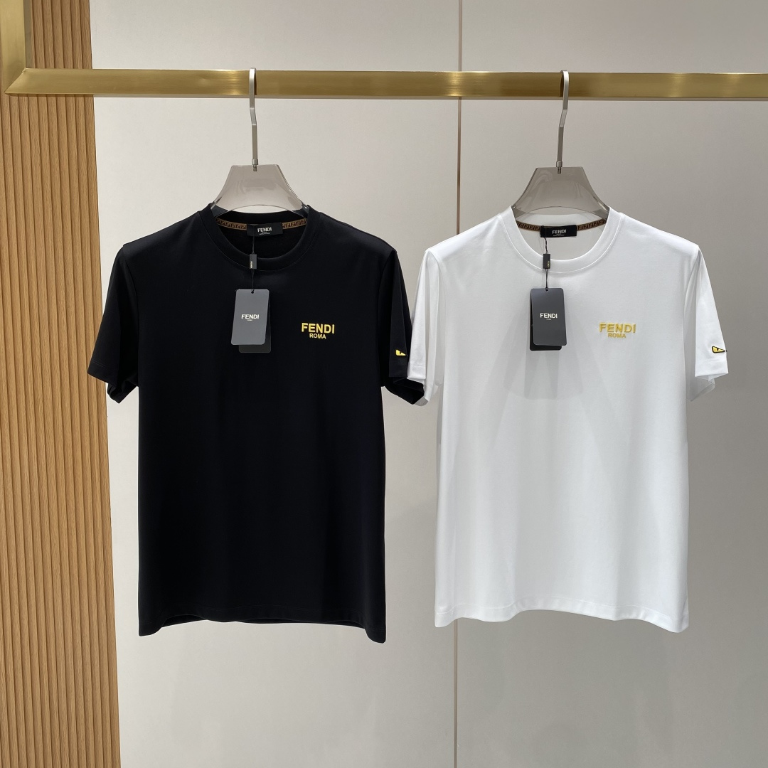 NO:842226,Support after-sales after-sales 'Fenjia' 26SS new spring and summer short-sleeved version. The highest version is customized for customers with high-end mercerized cotton fabric. Simple and fashionable style, the color is super beautiful!  Classic logo design, simple and elegant style!  Full of high-end feel, can be worn in all seasons. Simple European style, simple and elegant, the same style is on sale on the official website. Size M-3XL next day, fendi, T-shirt,19860909支持年后售后 《芬家》 26SS新款春夏短袖 最高版本客供定制高端丝光棉面料 简单时尚款,配色超级好看！经典logo的设计 简单大方的款式！满满的高级感,四季可穿.简欧风格,简洁大气,官网同款在售.码数M-3XL隔天,,fendi,T-shirt,,Men's clothing