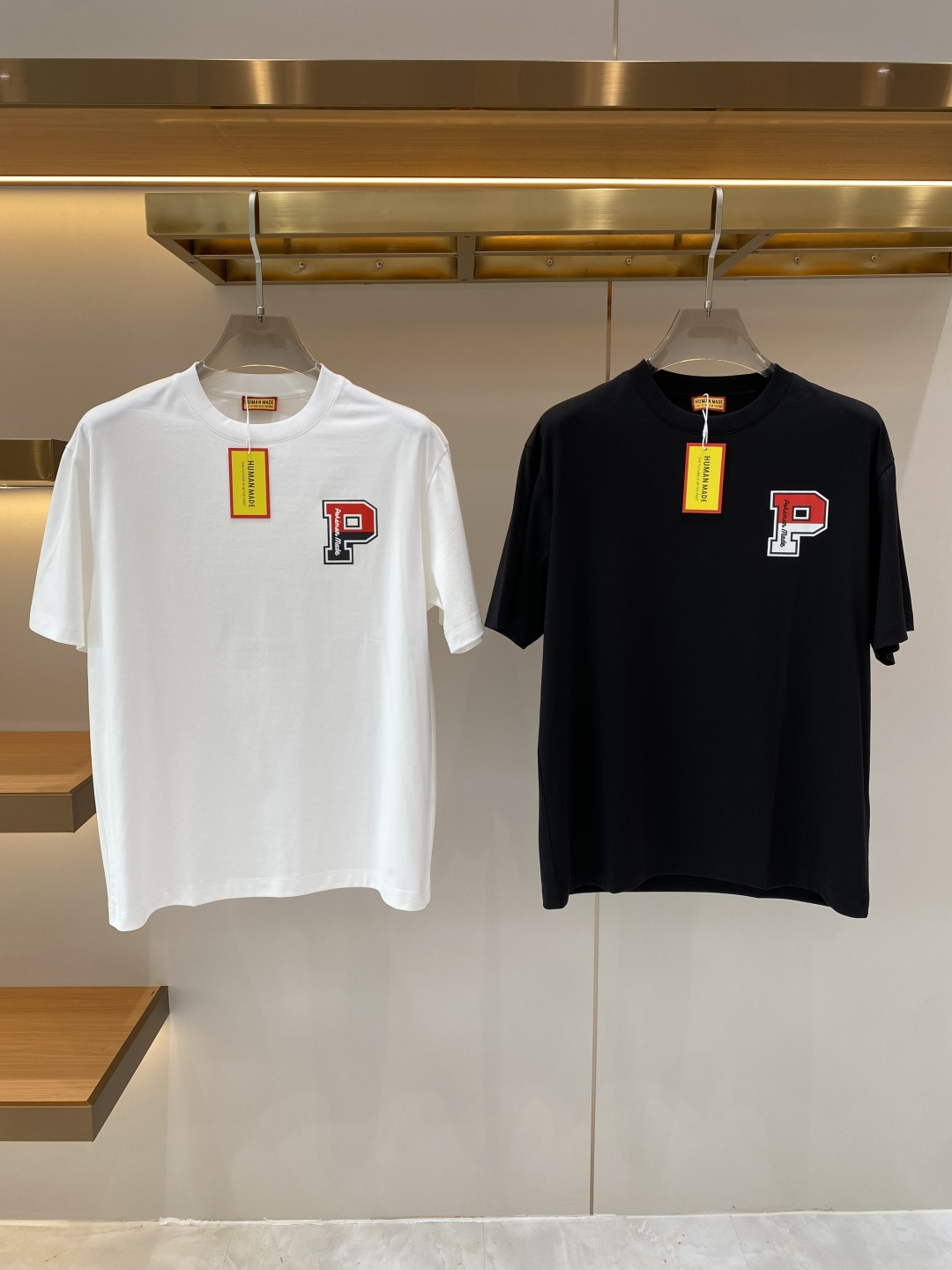 NO:730090,Support after-sales after-sales 'HU Home' 26SS new spring and summer short-sleeved version, the highest version of custom-made high-end mercerized cotton fabric, simple and fashionable, the color is super beautiful!  Classic logo design, simple and elegant style!  Full of high-end feel, can be worn in all seasons. Simple European style, simple and elegant, the same style is on sale on the official website. Size M-3XL, next day, T-shirt,19860909支持年后售后 《HU家》 26SS新款春夏短袖 最高版本客供定制高端丝光棉面料 简单时尚款,配色超级好看！经典logo的设计 简单大方的款式！满满的高级感,四季可穿.简欧风格,简洁大气,官网同款在售.码数M-3XL隔天,,T-shirt,,Men's clothing