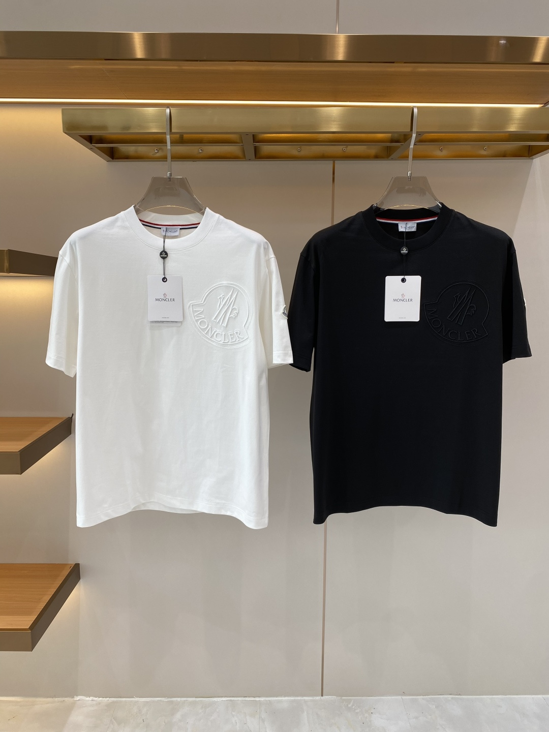 NO:730102,Support after-sales after-sales 'Mengjia' 2026 new launch counter latest short-sleeved round neck T-shirt, high-end custom design, avant-garde and fashionable!  Embroidery brand logo process design, high-end customized fabrics. Soft feel. Comfortable to wear. Counter-level exquisite stitching. Fine workmanship. The upper body effect is incomparably handsome!  A must-have item for a stylish man!  Size M-3XL next day, T-shirt, tees, t-shirt,19860909支持年后售后 《蒙家》 2026新款首发专柜最新款短袖圆领T恤 高端订制 设计前卫时尚！刺绣品牌logo工艺设计 高端定制面料.手感柔软.穿着舒适.专柜级别精致车线.做工精细.上身效果无敌帅气！型男必备单品！码数M-3XL 隔天,,T-shirt,tees，t-shirt,,Men's clothing