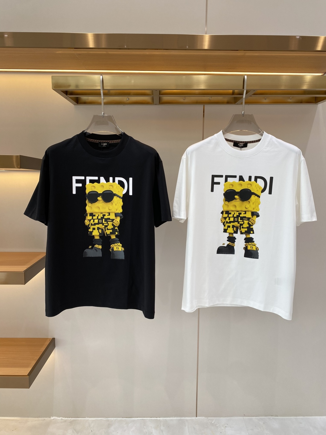 NO:730121,Support after-sales service after the year 'Fenjia' 2026 new launch counter latest short-sleeved round neck T-shirt high-end custom design avant-garde fashion!  Brand logo craft design, high-end customized fabrics. Soft to the touch. Comfortable to wear. Counter-level exquisite stitching. Fine workmanship. The upper body effect is incomparably handsome!  A must-have item for a stylish man!  Size M-3XL next day, fendi, T-shirt, tees, t-shirt,19860909支持年后售后 《芬家》 2026新款首发专柜最新款短袖圆领T恤 高端订制 设计前卫时尚！品牌logo工艺设计 高端定制面料.手感柔软.穿着舒适.专柜级别精致车线.做工精细.上身效果无敌帅气！型男必备单品！码数M-3XL 隔天,,fendi,T-shirt,tees，t-shirt,,Men's clothing