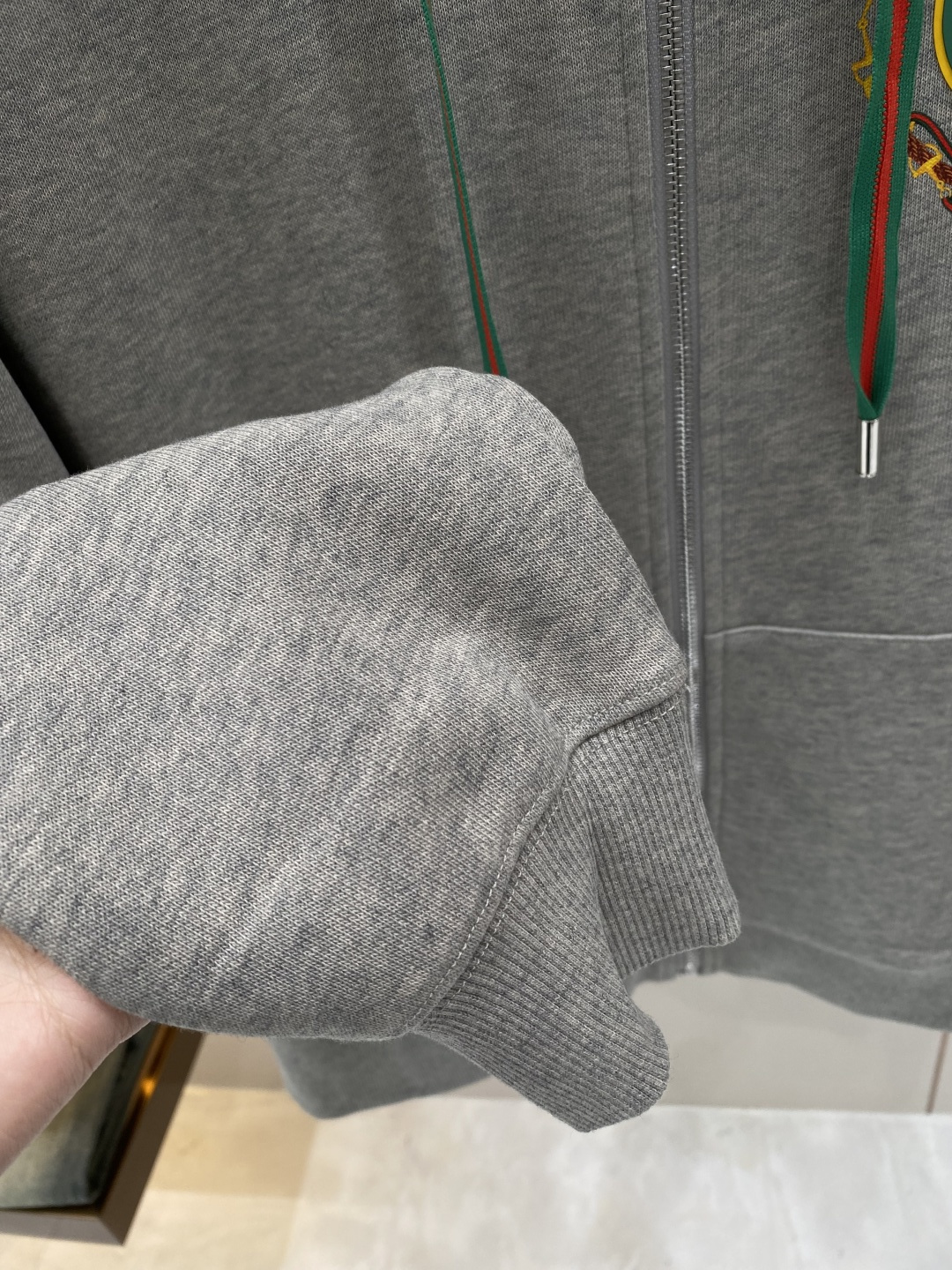 支持年后售后✅ 《𝙉𝙚𝙬🖤❤️古家》2026ss大爆新款，最高版本时尚开衫卫衣、每年必出的经典之作。受各