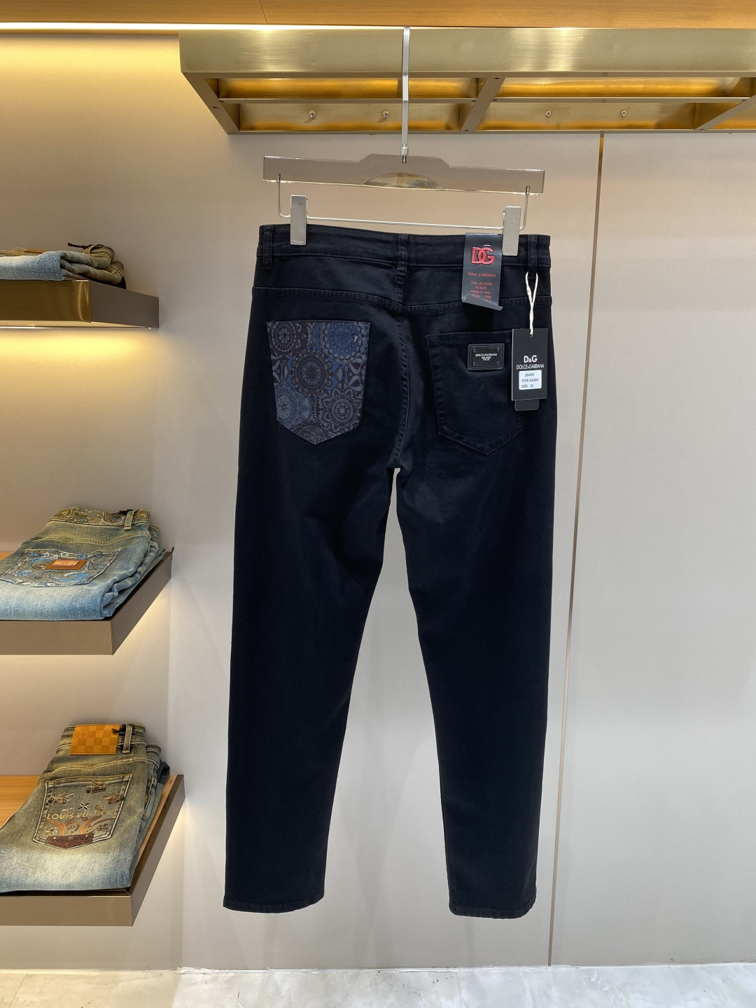 NO:734556,'DG Home' 2026 spring style washed casual jeans, imported original washed stretch fabric, comfortable and elastic, unique design, super correct fit, comfortable and breathable, extremely high grade, counter quality, handsome upper body, size 29-36, next day,,gucci,jeans,19860909《DG家》 2026春款水洗休闲牛仔裤,进口原版水洗弹力面料,舒适有弹性,独特设计,版型超正,舒适透气,档次极高,专柜品质,上身帅气十足,码数29-36隔天,,gucci,jeans,,Men's clothing