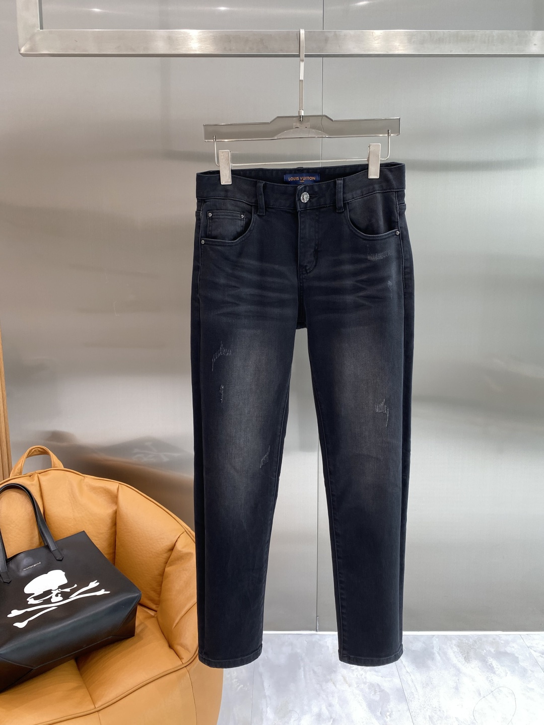 NO:734618,'Donkey Family' 2026 spring heavy-duty washed casual jeans, imported original washed stretch fabric, comfortable and elastic, unique design, super correct fit, comfortable and breathable, extremely high grade, counter quality, handsome upper body, size 29-36, next day,, louis vuitton, louis vuitton, jeans,19860909《驴家》 2026春款重工水洗休闲牛仔裤,进口原版水洗弹力面料,舒适有弹性,独特设计,版型超正,舒适透气,档次极高,专柜品质,上身帅气十足,码数29-36隔天,,louis vuitton,louis vuitton,jeans,,Men's clothing