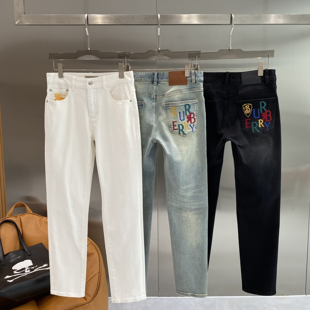 NO:734608,'Bajia' 2026 Spring Denim A super stylish pair of jeans, customized original washed denim fabric, unique design, top-notch craftsmanship letter pattern logo, original hardware accessories decoration, an extremely outstanding pair of jeans, the materials and craftsmanship are extremely luxurious and exquisite, extremely high-grade, and the upper body is handsome and stylish!  Size 29-36 next day,,burberry,jeans,19860909《巴家》 2026春款 牛仔 超级有范儿的一款牛仔裤,定制原版水洗牛仔面料,独特设计,顶级工艺字母图案logo,原版五金辅料装饰,极为翘楚的一款牛仔裤,用料与工艺都极致奢华精湛,档次极高,上身帅气有型！码数29-36隔天,,burberry,jeans,,Men's clothing