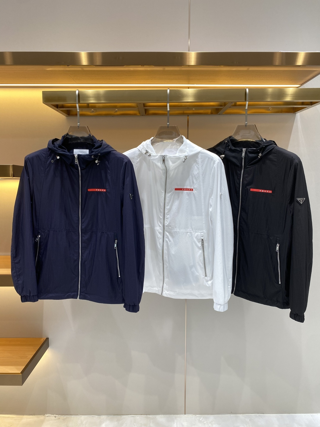 《𝙉𝙚𝙬🖤❤️普家》2026ss早春新款发布 夹克外套，爆款穿上就是舒适自在又显瘦的存在，慵懒而随性，结