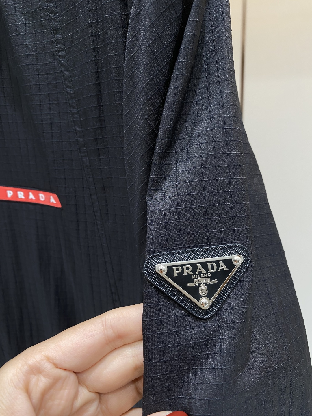 《𝙉𝙚𝙬🖤❤️普家》2026ss早春新款发布 夹克外套，爆款穿上就是舒适自在又显瘦的存在，慵懒而随性，结