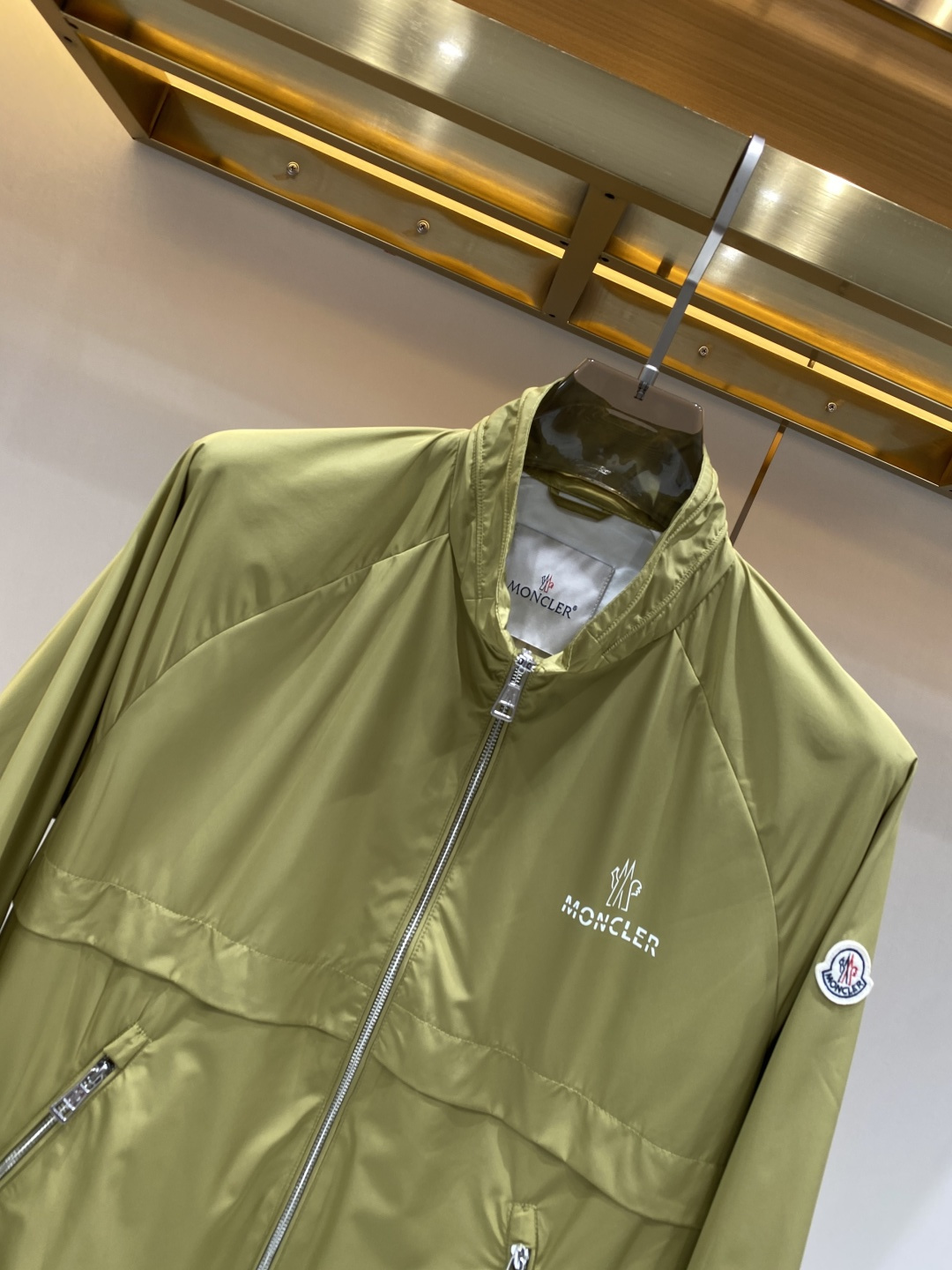 《𝙉𝙚𝙬🖤❤️蒙家》2026ss官网同款，早春新款男士夹克外套，时尚休闲高端版本！专柜定制面料 透气舒适