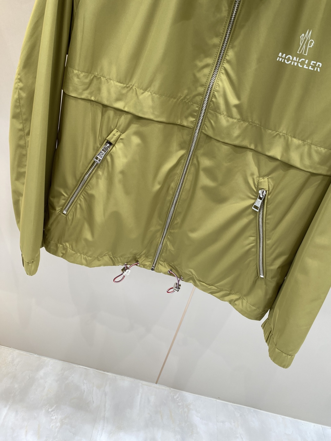 《𝙉𝙚𝙬🖤❤️蒙家》2026ss官网同款，早春新款男士夹克外套，时尚休闲高端版本！专柜定制面料 透气舒适