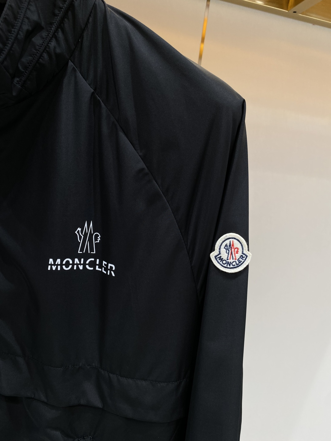 《𝙉𝙚𝙬🖤❤️蒙家》2026ss官网同款，早春新款男士夹克外套，时尚休闲高端版本！专柜定制面料 透气舒适