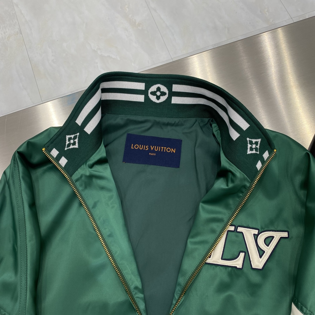 《𝙉𝙚𝙬🖤❤️驴家》2026ss官网同款，早春新款男士夹克外套，时尚休闲高端版本！专柜定制面料 透气舒适