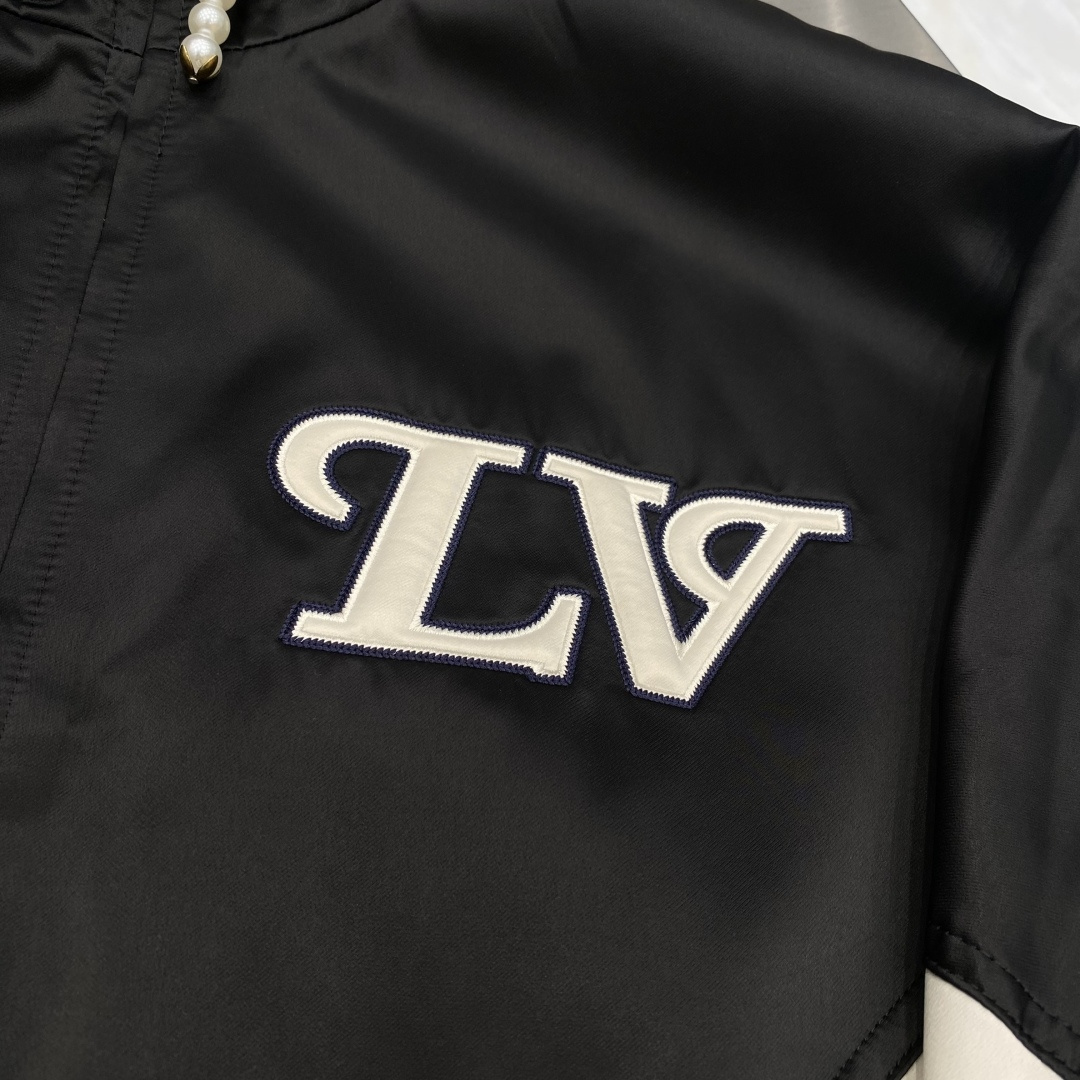 《𝙉𝙚𝙬🖤❤️驴家》2026ss官网同款，早春新款男士夹克外套，时尚休闲高端版本！专柜定制面料 透气舒适