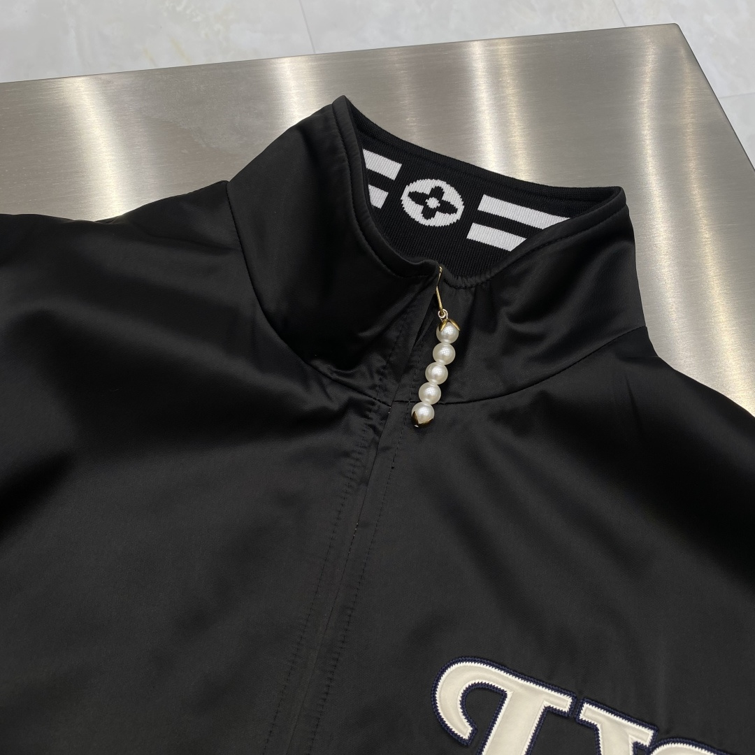 《𝙉𝙚𝙬🖤❤️驴家》2026ss官网同款，早春新款男士夹克外套，时尚休闲高端版本！专柜定制面料 透气舒适