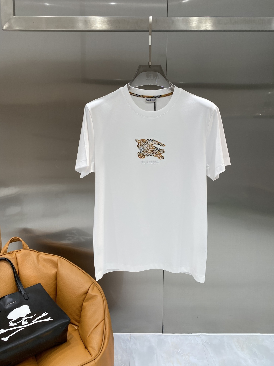 《𝙉𝙚𝙬🖤❤️巴家》2026新款首发专柜最新款短袖圆领T恤 高端订制 设计前卫时尚！品牌logo工艺设计