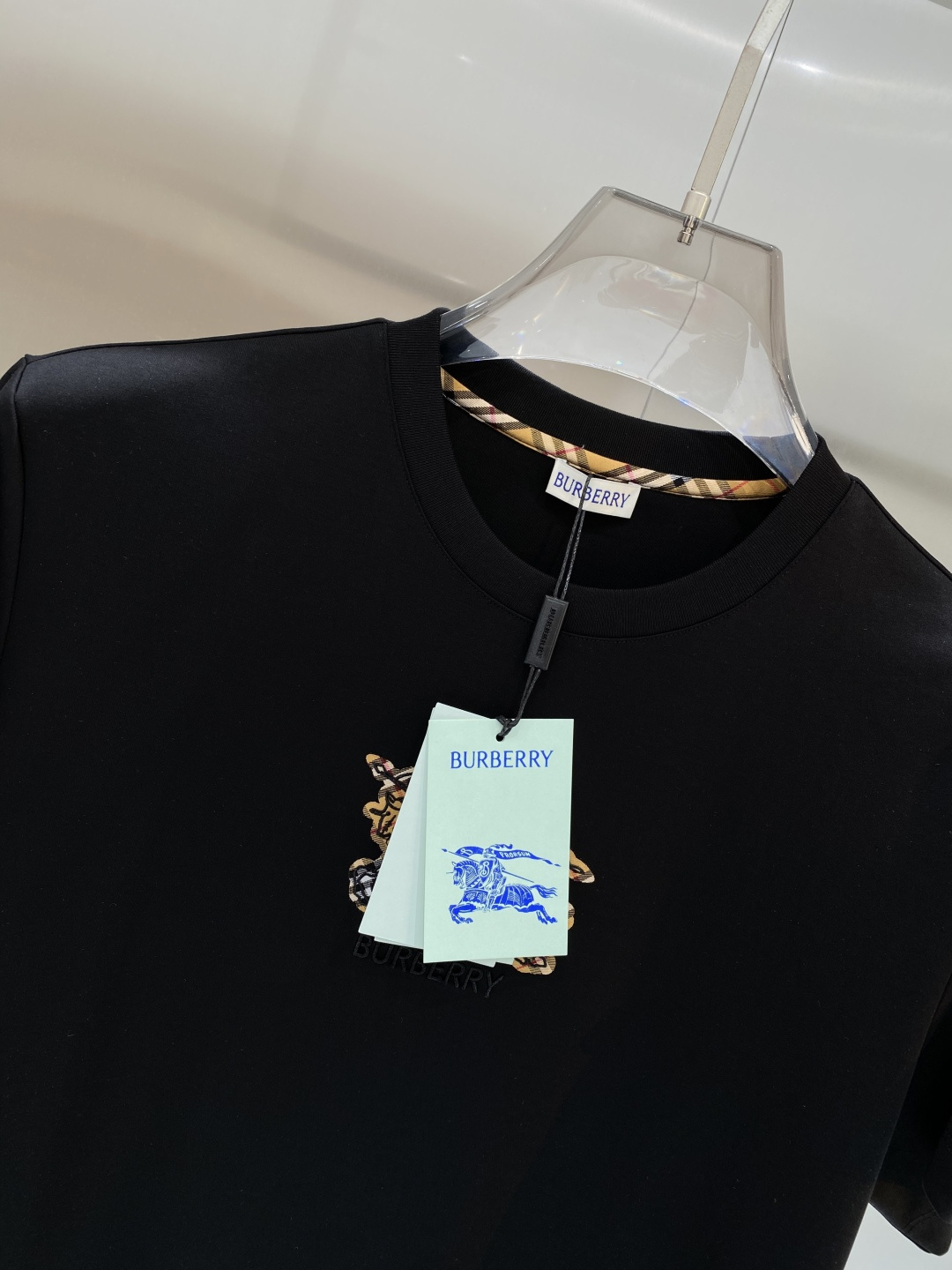 《𝙉𝙚𝙬🖤❤️巴家》2026新款首发专柜最新款短袖圆领T恤 高端订制 设计前卫时尚！品牌logo工艺设计