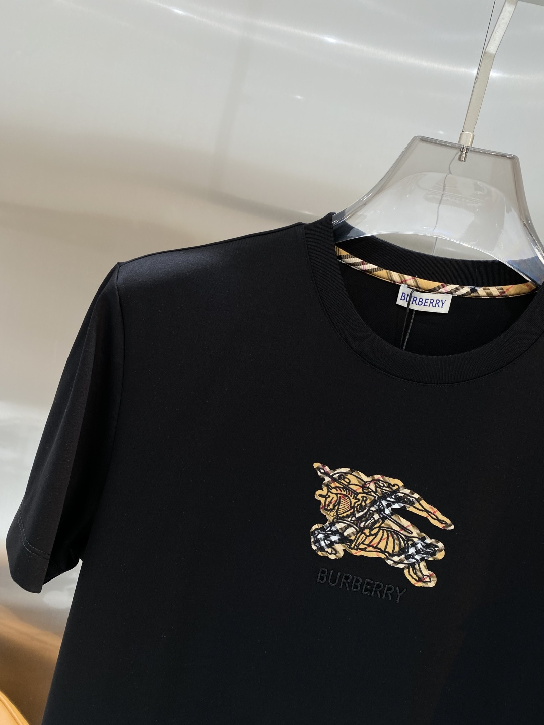 《𝙉𝙚𝙬🖤❤️巴家》2026新款首发专柜最新款短袖圆领T恤 高端订制 设计前卫时尚！品牌logo工艺设计