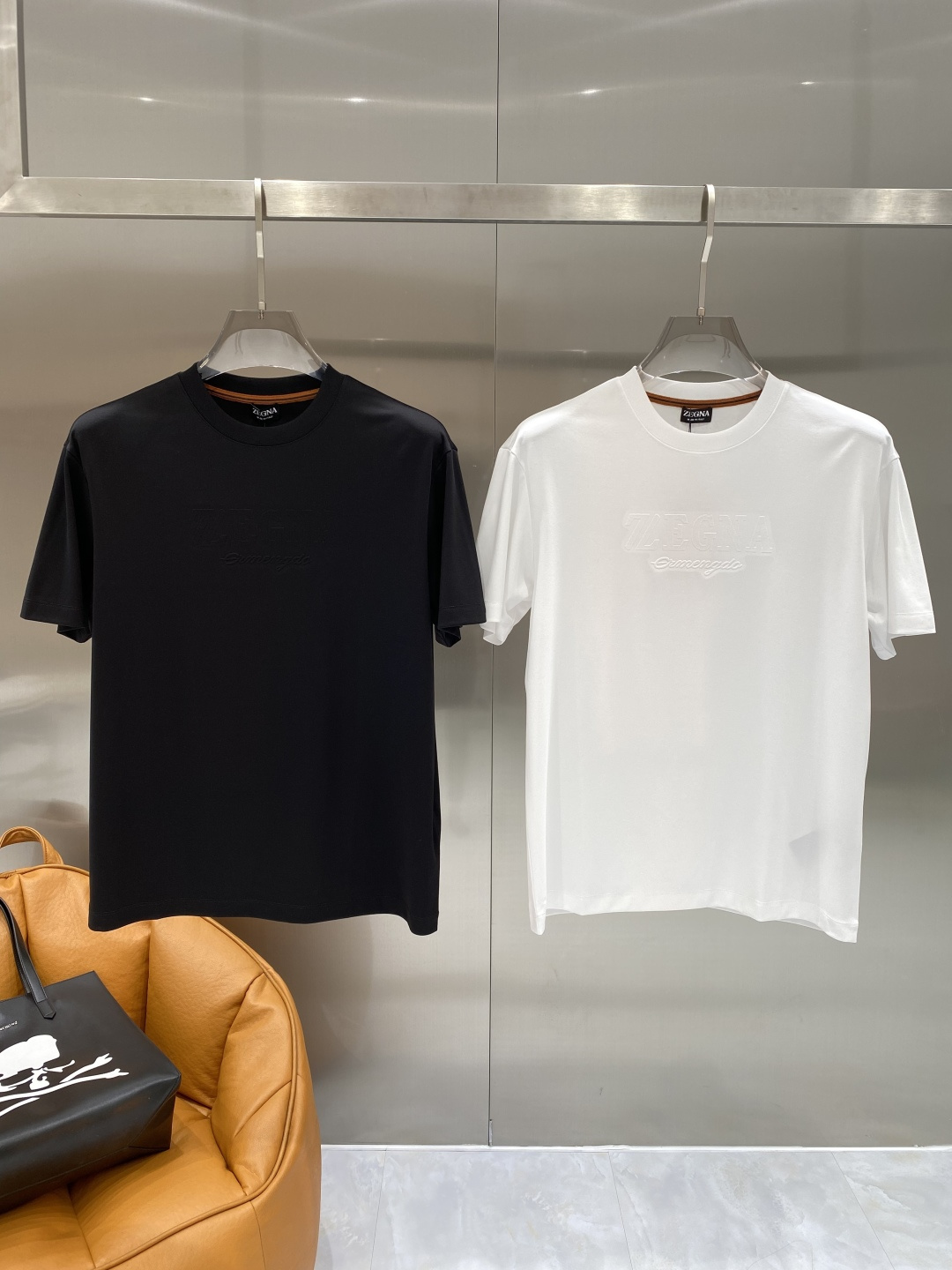 《𝙉𝙚𝙬🖤❤️杰家》2026新款首发专柜最新款短袖圆领T恤 高端订制 设计前卫时尚！品牌logo工艺设计