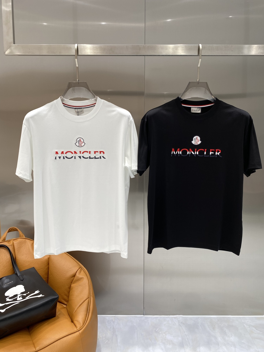 《𝙉𝙚𝙬🖤❤️蒙家》2026新款首发专柜最新款短袖圆领T恤 高端订制 设计前卫时尚！品牌logo工艺设计