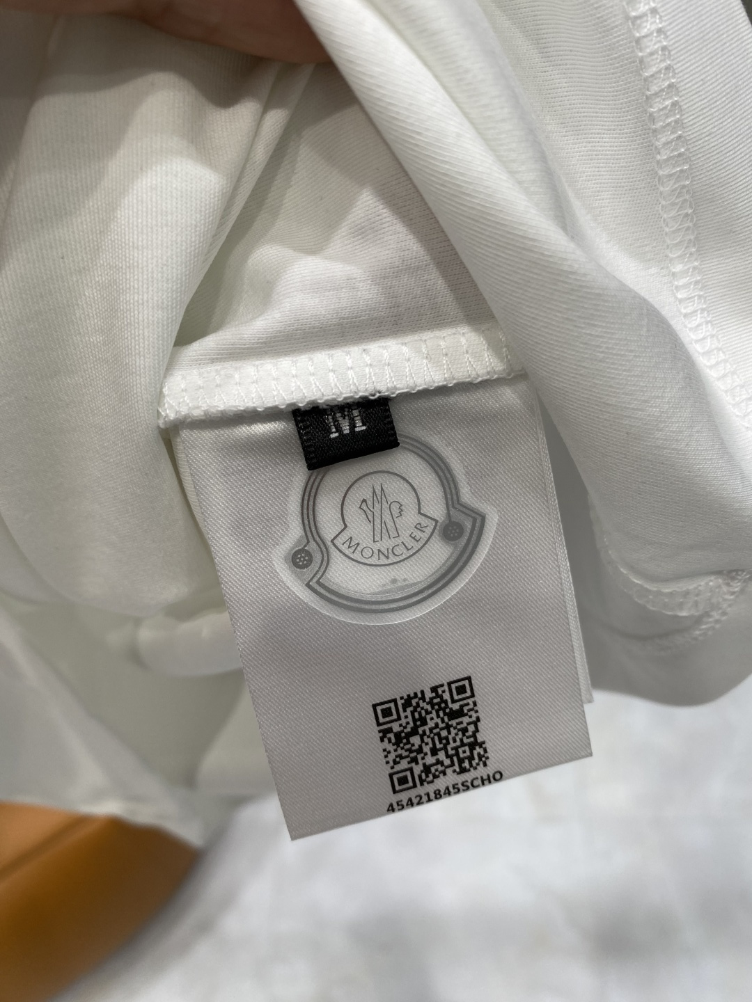 《𝙉𝙚𝙬🖤❤️蒙家》2026新款首发专柜最新款短袖圆领T恤 高端订制 设计前卫时尚！品牌logo工艺设计