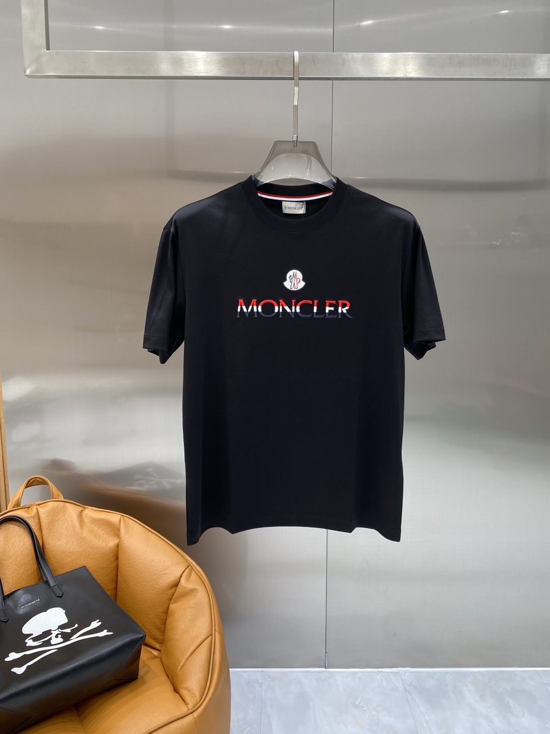 《𝙉𝙚𝙬🖤❤️蒙家》2026新款首发专柜最新款短袖圆领T恤 高端订制 设计前卫时尚！品牌logo工艺设计