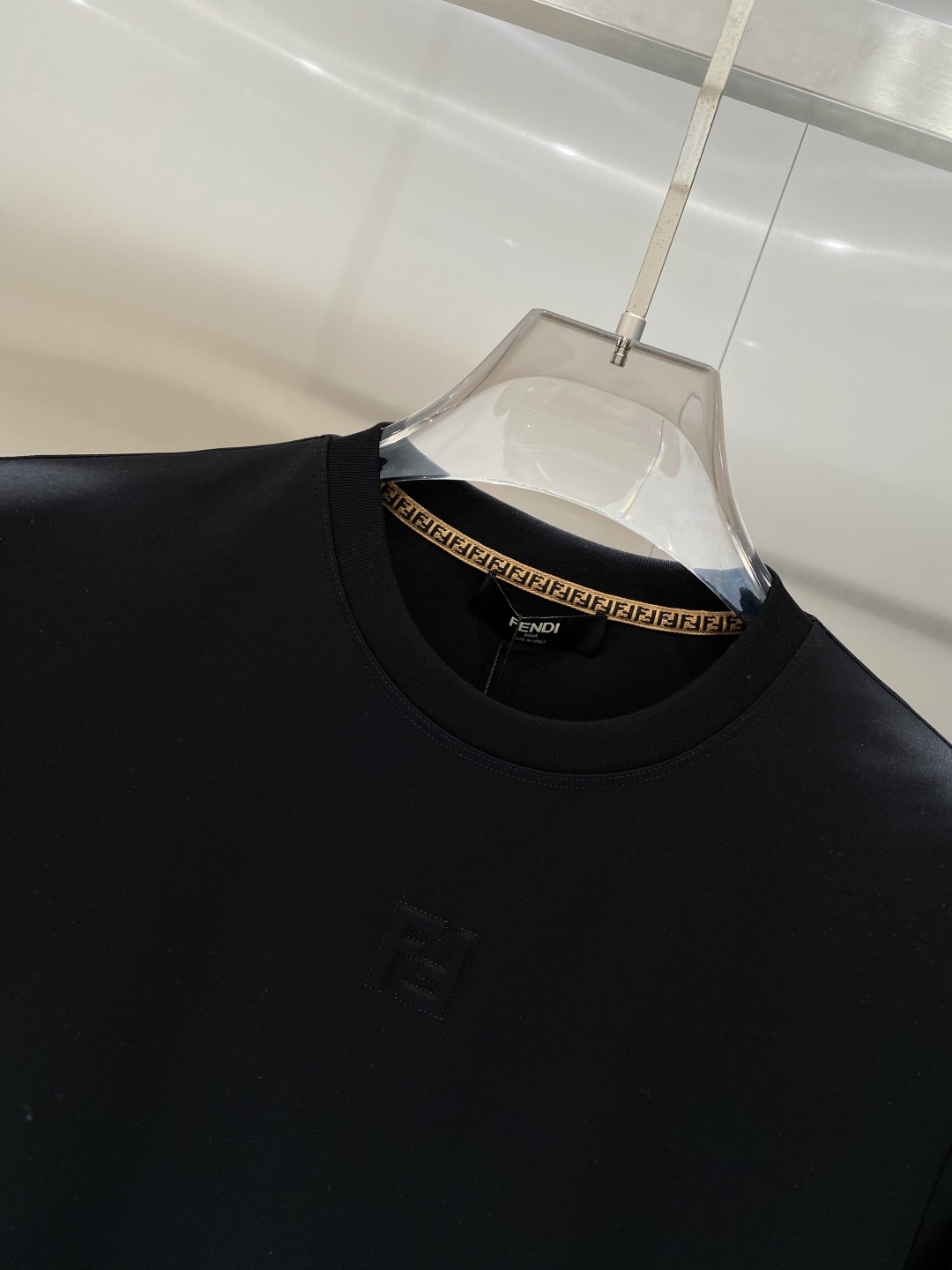 《𝙉𝙚𝙬🖤❤️芬家》2026新款首发专柜最新款短袖圆领T恤 高端订制 设计前卫时尚！品牌logo工艺设计