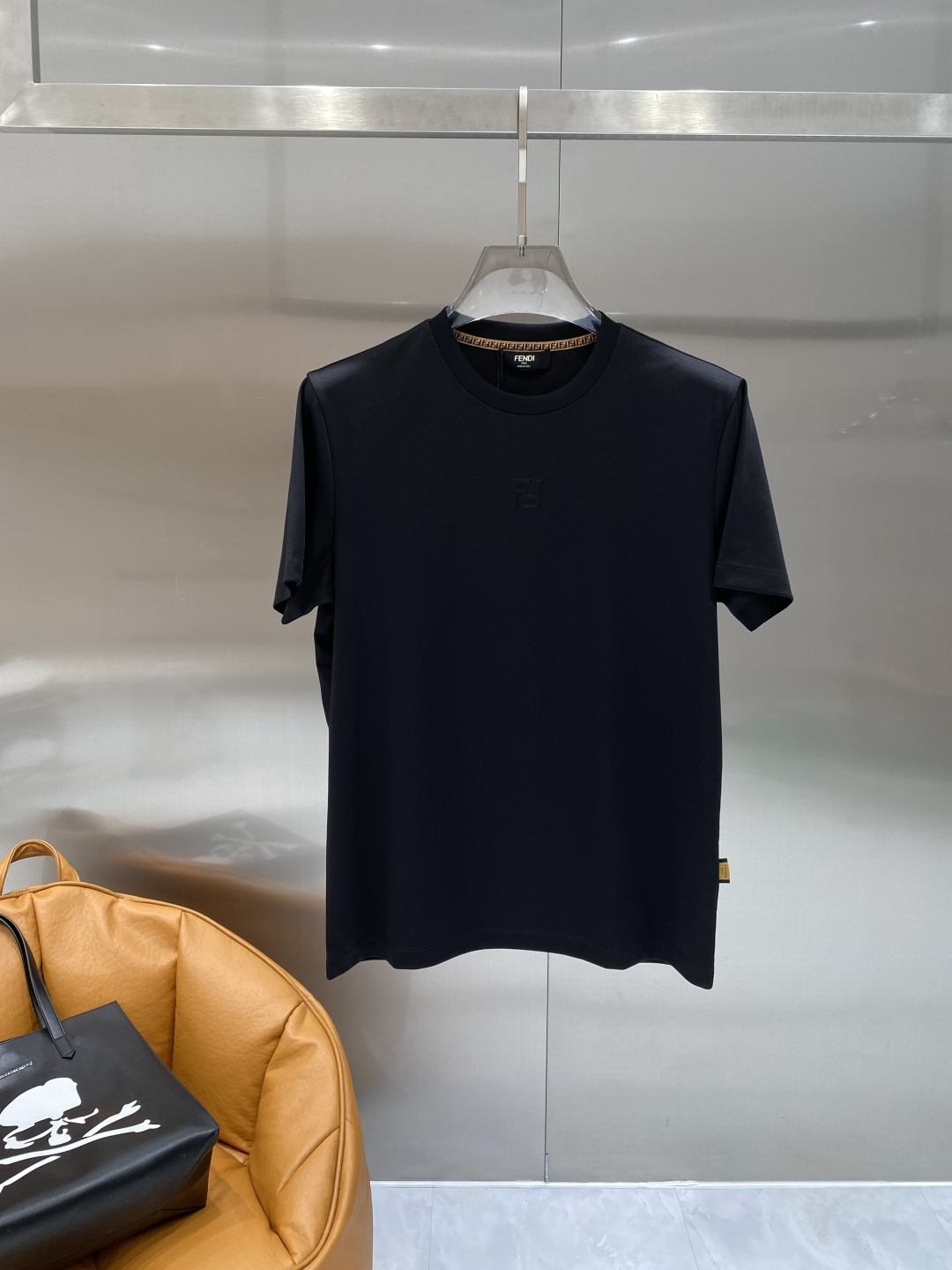 《𝙉𝙚𝙬🖤❤️芬家》2026新款首发专柜最新款短袖圆领T恤 高端订制 设计前卫时尚！品牌logo工艺设计