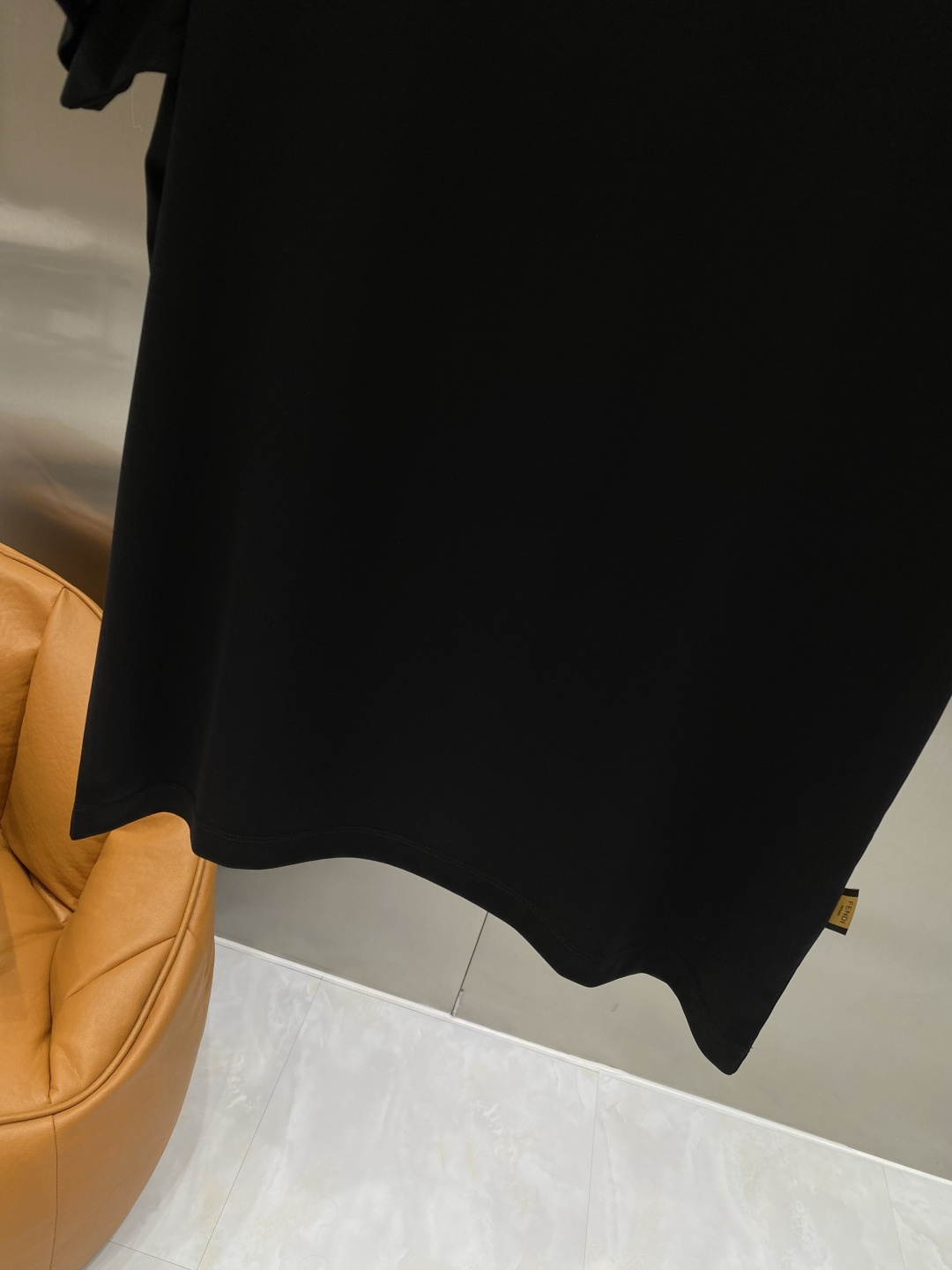 《𝙉𝙚𝙬🖤❤️芬家》2026新款首发专柜最新款短袖圆领T恤 高端订制 设计前卫时尚！品牌logo工艺设计