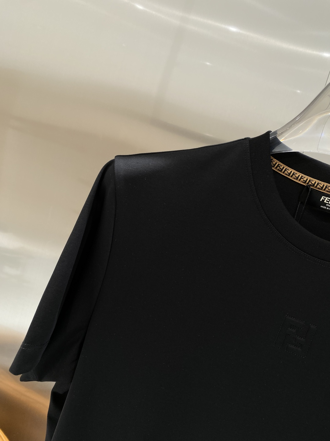 《𝙉𝙚𝙬🖤❤️芬家》2026新款首发专柜最新款短袖圆领T恤 高端订制 设计前卫时尚！品牌logo工艺设计