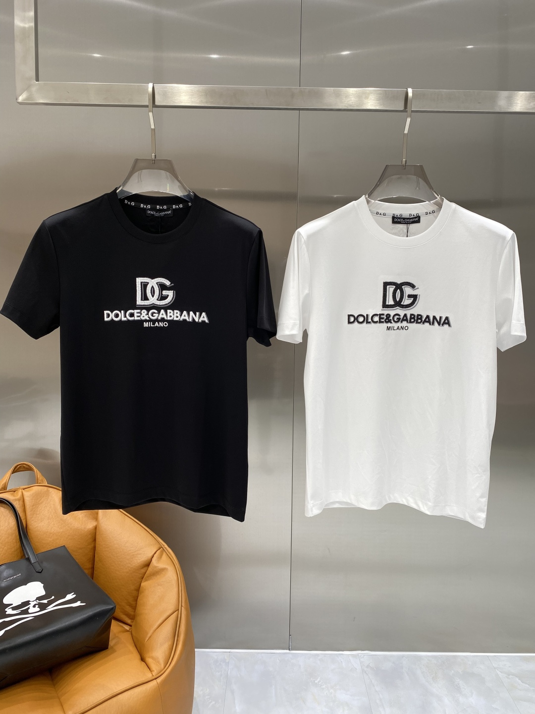 《𝙉𝙚𝙬🖤❤️DG家》2026新款首发专柜最新款短袖圆领T恤 高端订制 设计前卫时尚！品牌logo工艺设