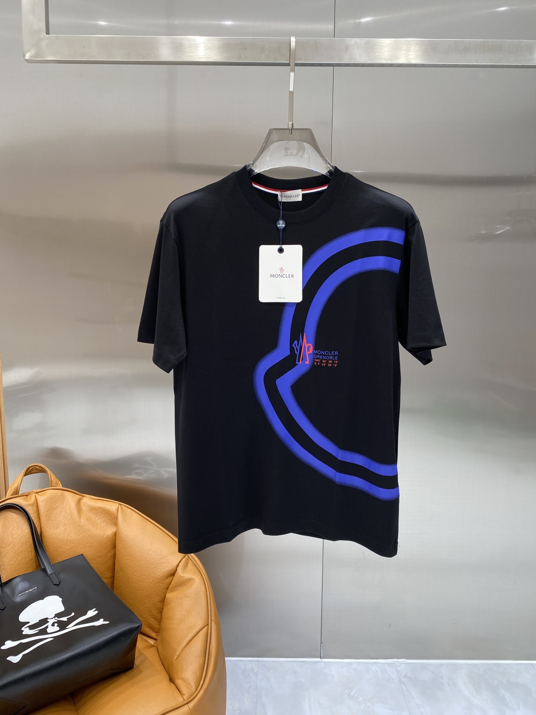 《𝙉𝙚𝙬🖤❤️蒙家》2026SS最新款春夏短袖T恤，丝光棉 帅气时尚，胸口顶级图案字母，简约百搭款。面料